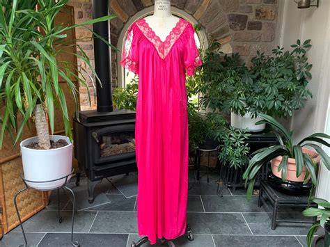 Vintage S Bright Pink Nylon And Lace Full Length Flowing Nightgown Barbiecore Lingerie