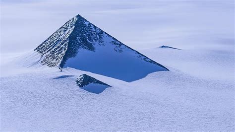 Descubren una pirámide natural en la Antártida Burbuja info