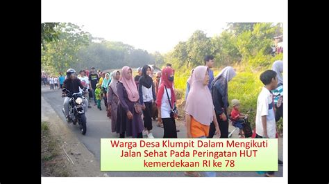 Warga Desa Klumpit Dalam Mengikuti Jalan Sehat Pada Peringatan Hut