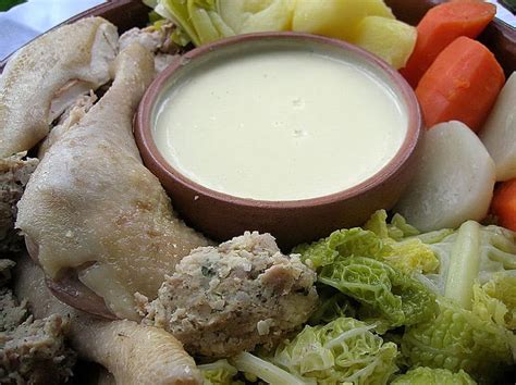 Recette de Poule au pot sauce suprême la recette facile