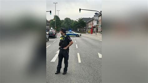 Polizei Hamburg Autos stoßen frontal zusammen zwei Verletzte in Lokstedt