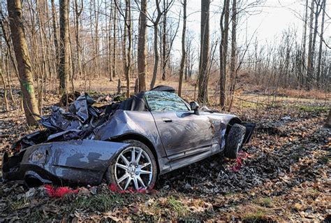 Crash Auf B Pkw Berschl Gt Sich