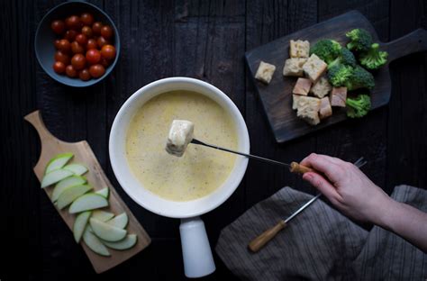 Tips for Hosting a Great Fondue Party - Emmi USA