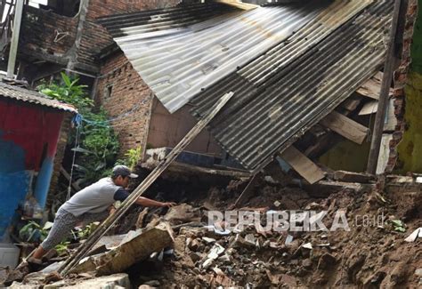 Bocah Korban Longsor Di Hulu Sungai Tengah Alami Trauma Republika Online