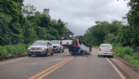 Caminhonete Capota E Para No Meio Da Br Entre Sinop Ita Ba S