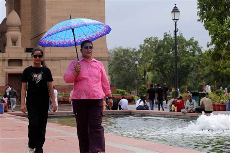 Light Rain Brings Delhi Temperature Six Notches Below Normal The Statesman