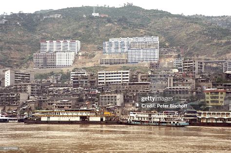 Stadt in der Qutang-Schlucht, Jangtse , Chijia , Baiyan ,... News Photo ...