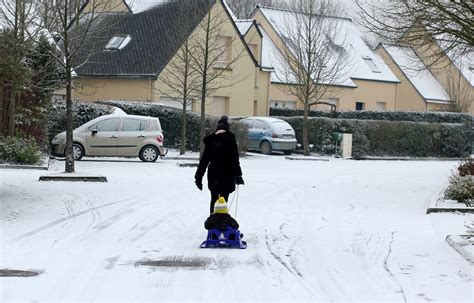 Neige La Bretagne Sous Haute Surveillance Et Sans Transport