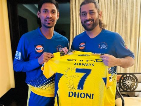 IPL 2024 Mustafizur Rahman Receives Signed Jersey From MS Dhoni As He