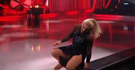 Dancing On Ices The Vivienne Suffers Nasty Fall In Costly Mistake As