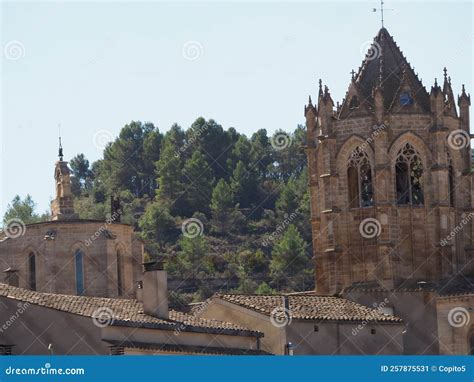 Facciata Del Monastero Benedettino Di Santa Maria De Vallbona De Les