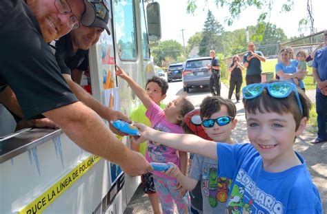 Cops cruise city in ice-cream truck handing out frozen treats - Methuen
