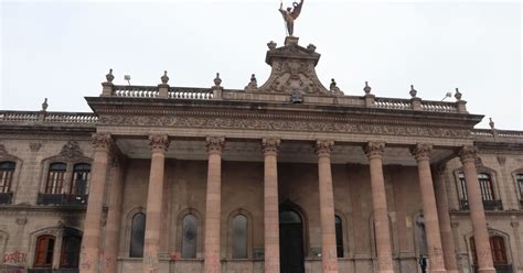 La puerta principal de Palacio de Gobierno de Nuevo León ya es pérdida