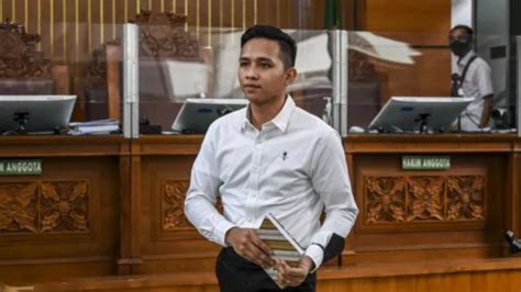 Beri Ferdy Sambo Tatapan Tajam Bharada E Geleng Geleng Dengar