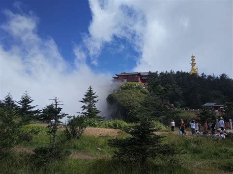 Summit, Mount Emei - ZooChat