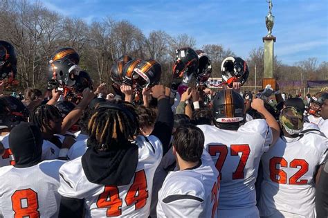 Stamford football, Presley, top Westhill to keep Robotti Trophy