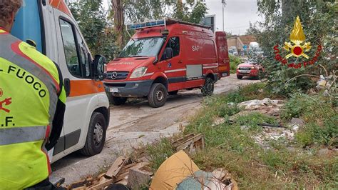 Palermo Esplora L Area Attorno Alla Chiesa Di San Ciro Cade E Si Fa