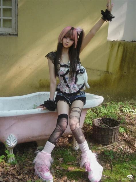 Pin By Harry Khuu On Outfitpose Gyaru Fashion Japanese Fashion