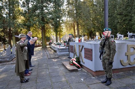 Rocznica Powstania Armii Krajowej Obchody W Przemy Lu Zdj Cia