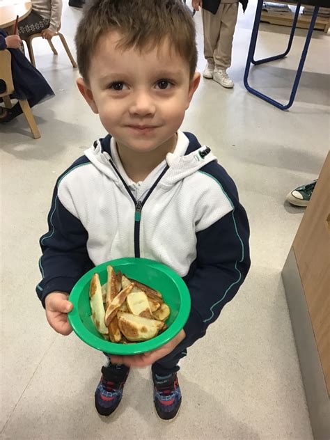 Monksmoor Park CE Primary School - Nursery - Fox Cubs make chips