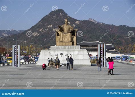 A Est Tua Do Rei Sejong Da Dinastia De Joseon Foto De Stock Editorial