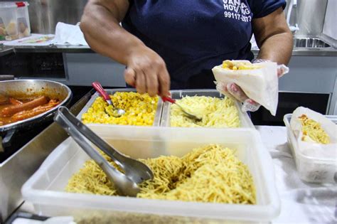 Há 4 anos casal faz sucesso hot dog abençoado nas Moreninhas