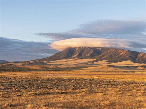 Elk Mountain Wyoming Sunrise With Cloud Top Oc 4032x3024 R