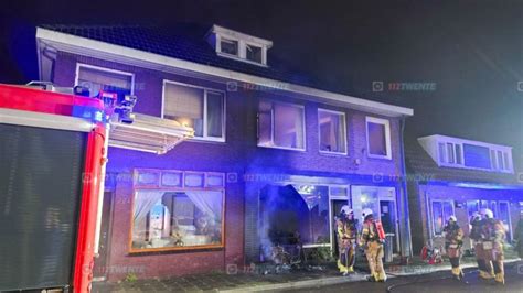 Woning Onbewoonbaar Door Brand In Enschede Drie Personen Van Dak Gered