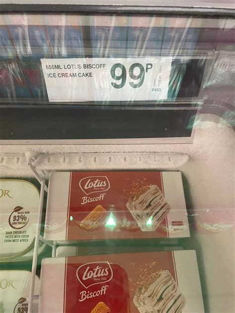 Farmfoods Biscoff Ice Cream Cake has shoppers flocking to stores