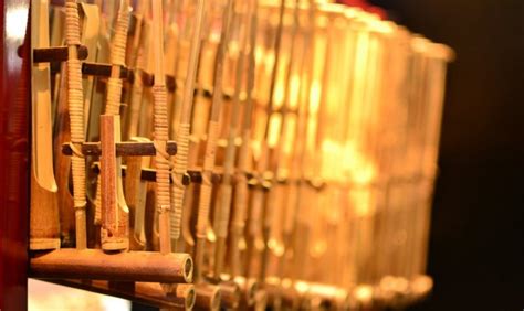 Alat Musik Angklung Definisi Sejarah Dan Cara Memainkannya