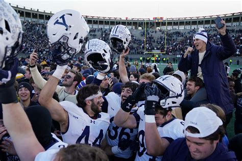 FOOTBALL: Yale beats Harvard 19-14, wins Ivy title - Yale Daily News