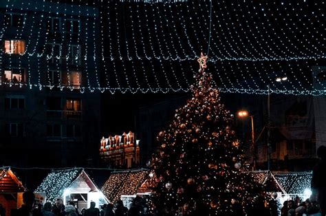 Where to Go See Christmas Lights in Kansas City: 15 Must-See Displays