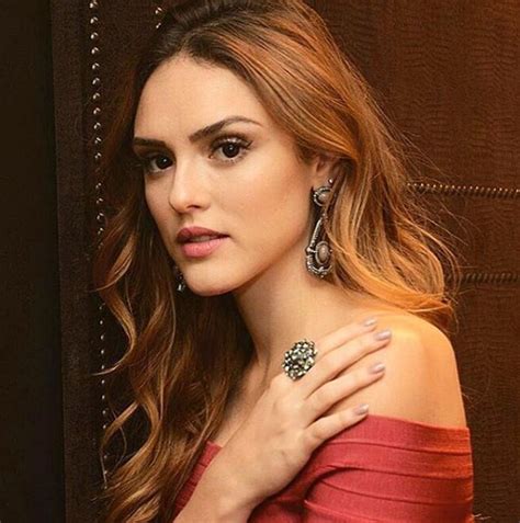 Isabelle Drummond Como sempre linda e elegante A minha teoria é que