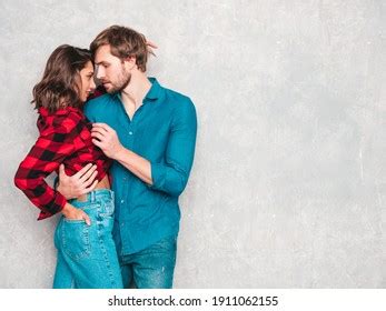 imágenes fotos de stock objetos en D y vectores sobre Nude standing couple embrace
