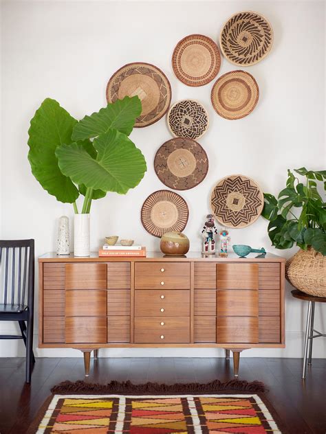 22 Unique Ways To Turn Flea Market Finds Into Vintage Style Wall Art