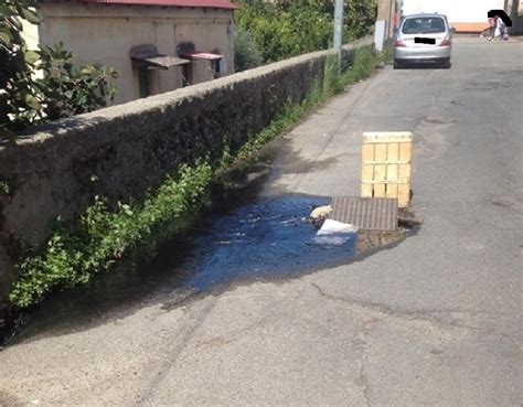 Reggio Calabria Fogna A Cielo Aperto A Santa Domenica Da Oltre Un Anno