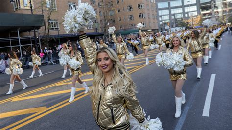 Macy S Thanksgiving Parade Delights Onlookers Slideshow Fox News