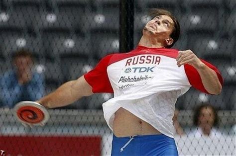 28 More Perfectly Timed Sports Photos Funny Gallery Ebaums World