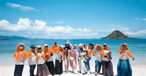 Paket Tur Pulau Komodo One Day Trip Menggunakan Kapal Phinisi Dengan