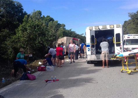 Messico Incidente A Bus Di Turisti 12 Morti A Bordo Anche Italiani