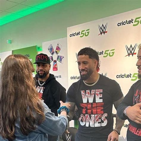 The Usos Solo Fanpage On Instagram The Ones With A Fan At The