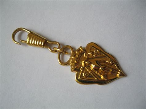 Vintage Gucci Gold Tone Shield Knight Crest Zipper P Gem
