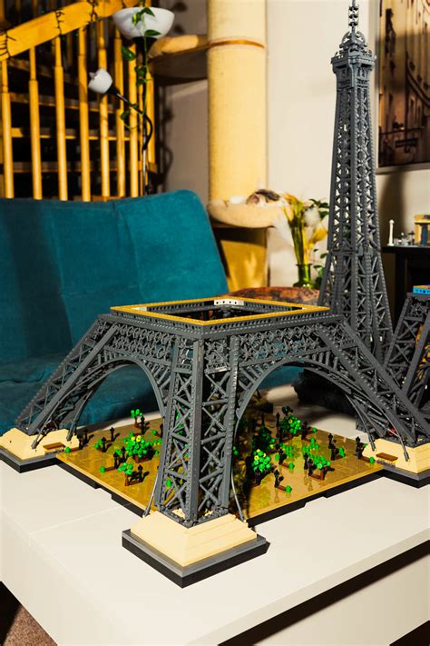 LEGO Eiffelturm mit 10001 Teilen im großen Review