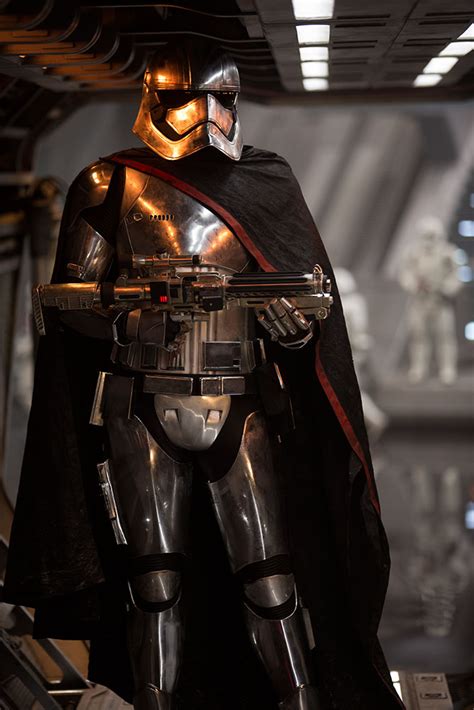 Captain Phasma Star Wars The Female Villains Wiki Fandom