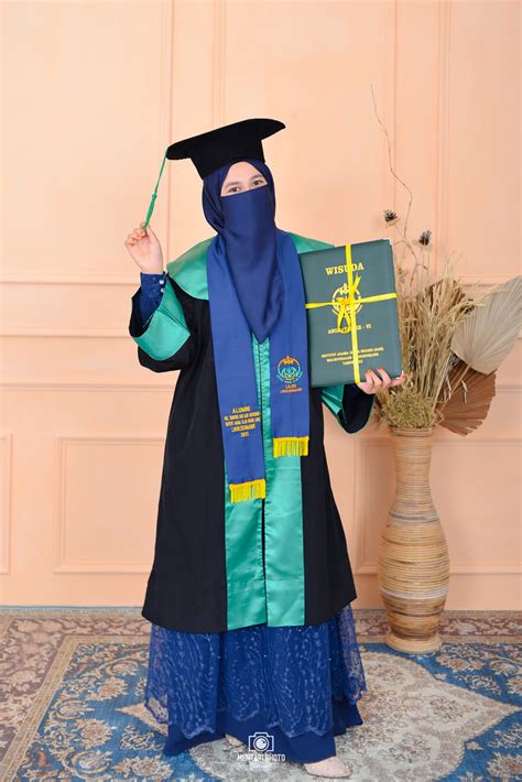 Foto Wisuda Mila Mentari Photo Studio