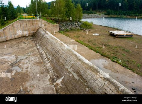 Overflow Dam Structure Stock Photo Alamy