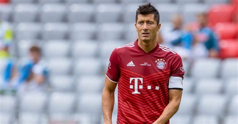 Borussia M Bayern Monachium NA ŻYWO Lewy strzeli gola Relacja