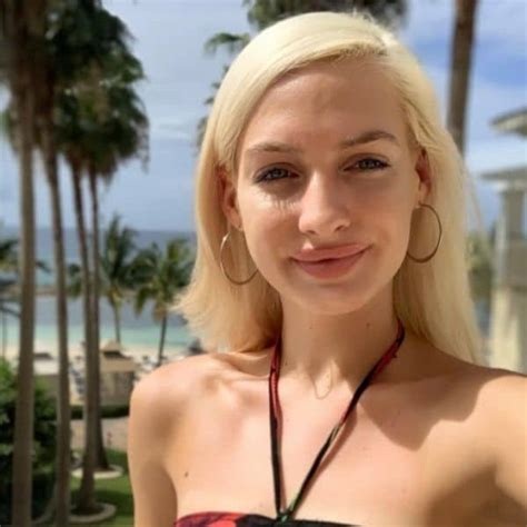 Moriah Plath Takes Rare Naked Faced Pic On Vacation TVShowsFinder