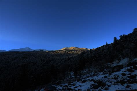 图片素材 景观 树 性质 森林 荒野 雪 冬季 云 天空 日出 日落 阳光 早上 爬坡道 黎明 谷 山脉