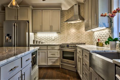 Colonial White Granite Kitchen By Sarah Prater Designs Contemporain